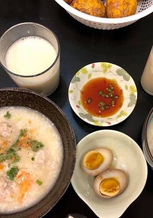 Hình của món Ăn Sáng ^^Cháo thịt viên và tôm tươiUống 1 ly sữa đậu nàh nữa là no qua trưa =]].