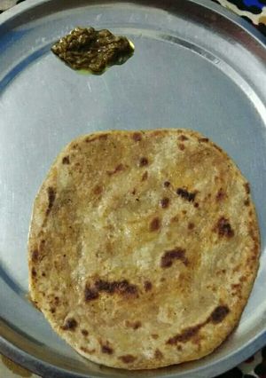A picture of Besan Parantha.