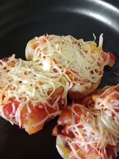 Una foto de Patatas rellenas de pollo y verduras