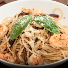 A picture of Shrimp Pasta with Shitake Mushroom.