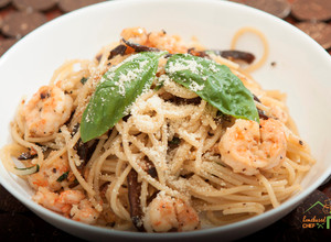 A picture of Shrimp Pasta with Shitake Mushroom.