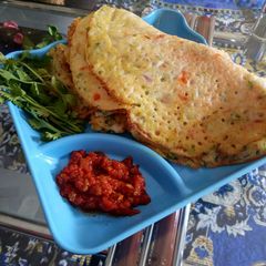 A picture of Uttapam with idli batter.