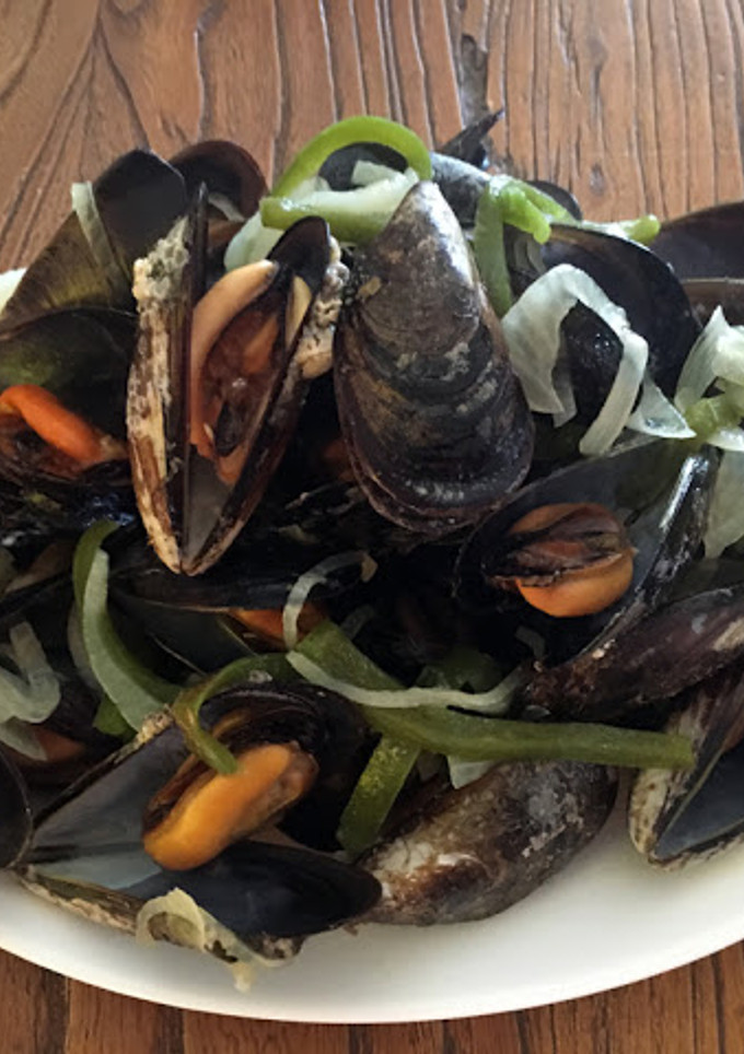 Una foto de Mejillones con pimientos