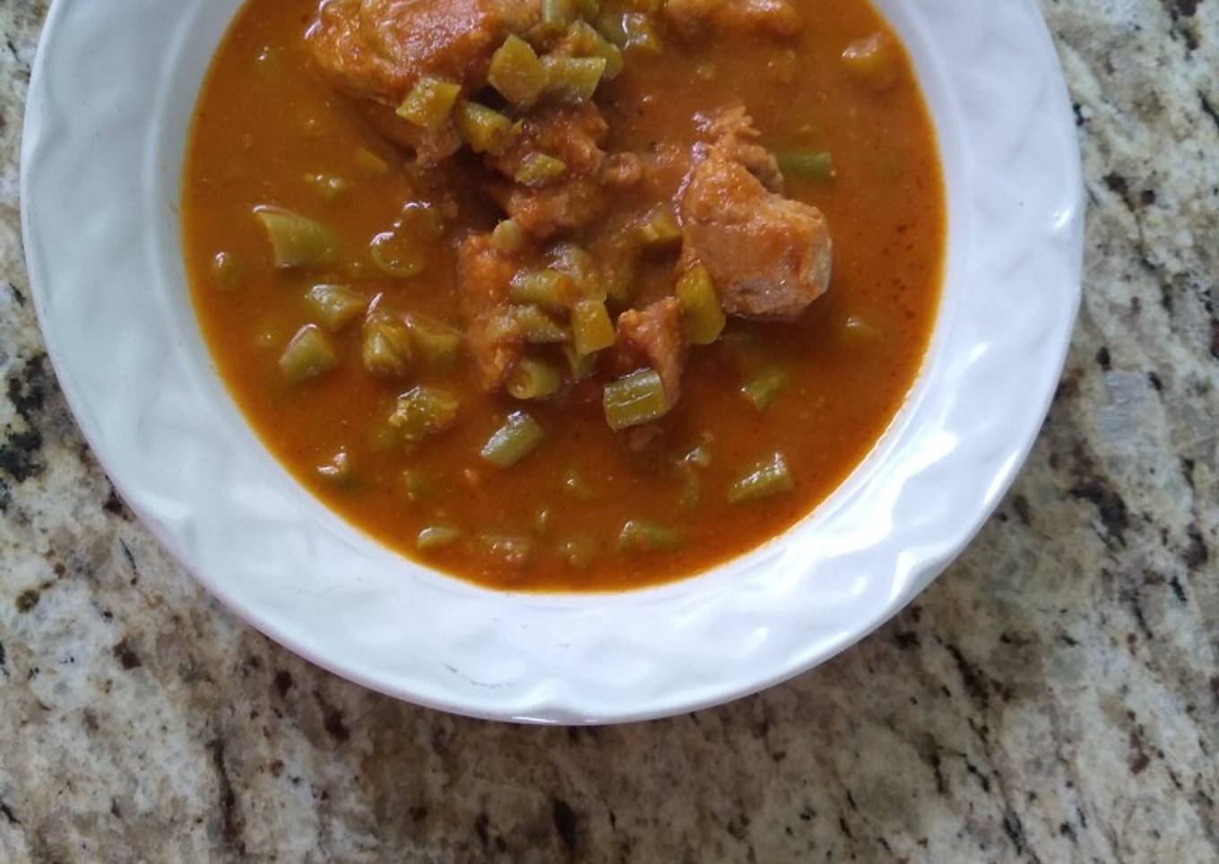 Costillas de cerdo con ejotes