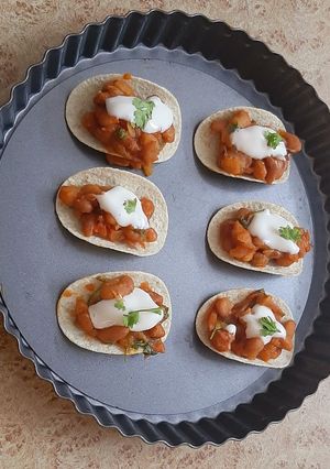A picture of Mexican taco bites.