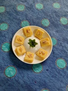 खोया और बादाम की बर्फी (Khoya aur badam ki barfi recipe in hindi) रेसिपी मुख्य फोटो