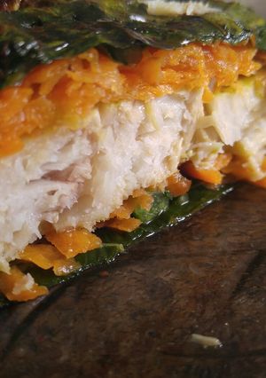 Una foto de Milanesa de caçon con zanahoria envuelto en hoja de coliflor
