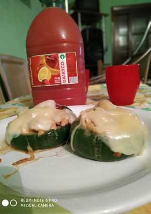 Una foto de Zapallitos rellenos de pollo