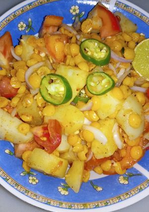 A picture of ALU Channy ki Dal Chat.