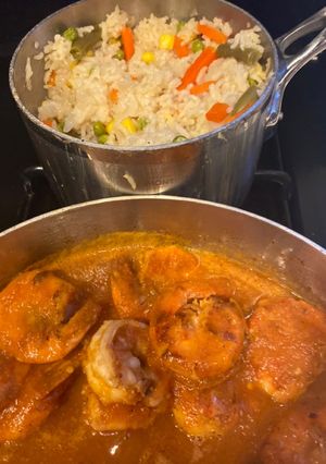 A picture of Shrimp in tomato salsa and white rice.