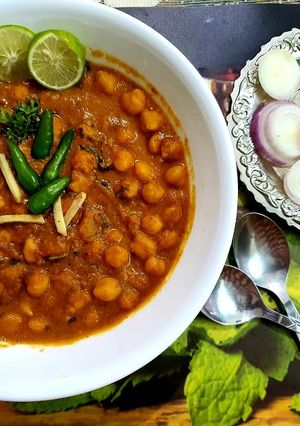 A picture of Lahori Chikar Cholay.