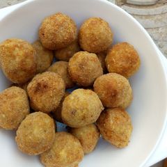 Yam balls with bread crumbs A picture of Yam balls with bread crumbs.