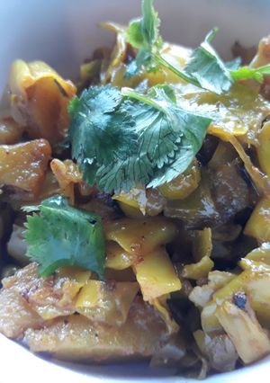 पत्ता गोभी और आलू की सब्जी (patta gobi aur aloo ki sabzi recipe in Hindi) रेसिपी मुख्य फोटो