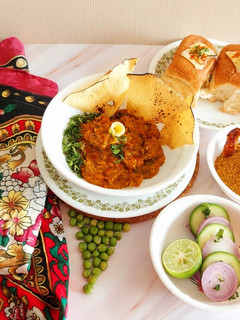 પાવ-ભાજી(pav bhaji recipe in Gujarati) રેસીપી મુખ્ય ફોટો