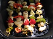 Una foto de brocheta de rape