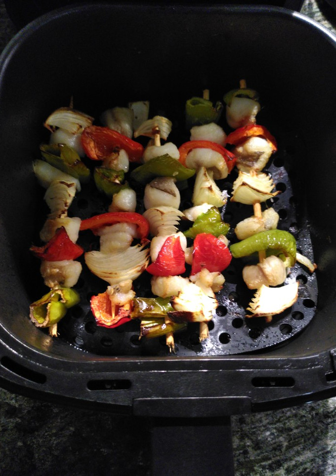 Una foto de Brochetas de Rape y verduras en Freidora de aire