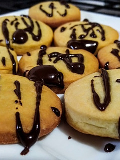 Una foto de GALLETAS De Limón salpicadas de Chocolate...!🍋🍫