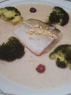 Una foto de Bacalao con salsa de setas