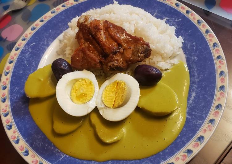 Pollo frito con ocopa y arroz