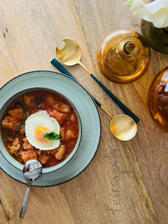 Una foto de Sopa de tomate de mi abuela 👵🏻 🍅 🥖 🌿