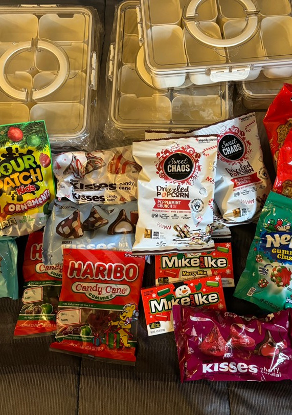 A picture of Christmas snackle box.