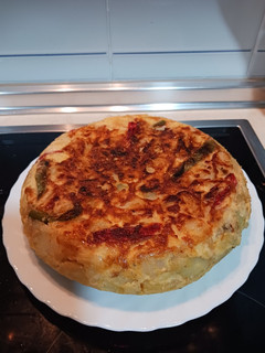 Una foto de Tortilla de patatas y pimientos