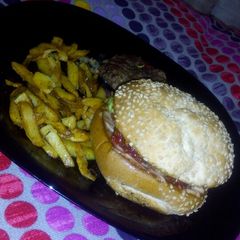 A picture of Cheese Burger🍔.
