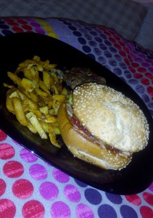A picture of Cheese Burger🍔.