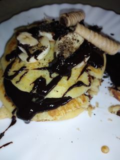 صورة لوصفة بان كيك بالشكولاطة والموز🍫🥞