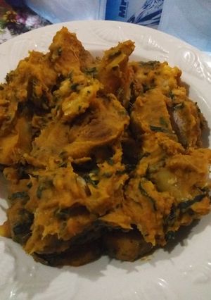 A picture of Porridge Cocoayam garnished with scent leaf and dryfish#teamabuj.