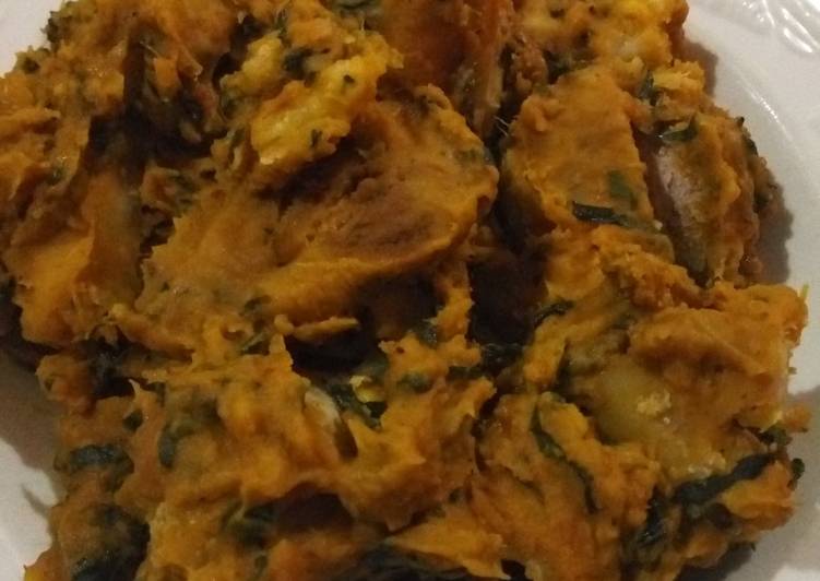 Porridge Cocoayam garnished with scent leaf and dryfish#teamabuj