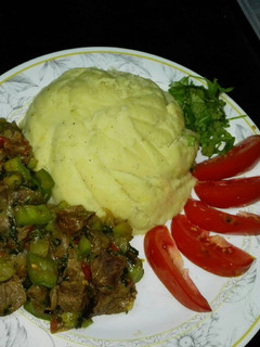 A picture of Mushed potatoes and Beef.
