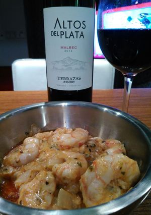 Una foto de Gambas al ajillo con semillas de sésamo!!