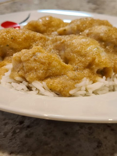 Una foto de Chipirones rellenos de jamón y gambas en salsa