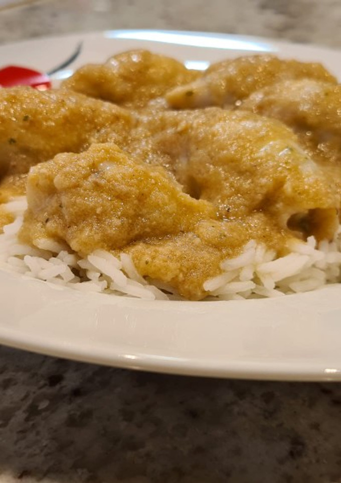 Una foto de Chipirones rellenos de jamón y gambas en salsa
