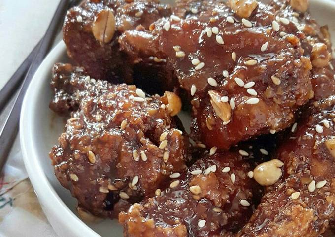 Dakgangjeong (닭강정) Korean Sweet & Spicy Fried Chicken