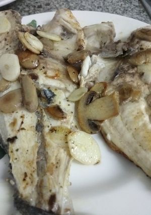 Foto principal de 🐟 Dorada a la plancha con champiñones