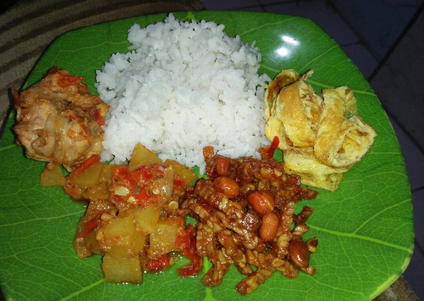 Nasi gurih with kering tempe, sambel kentang ayam & telur dadar