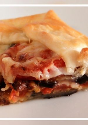 A picture of Torta salata di melanzane, pomodori e caciocavallo.