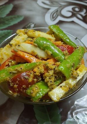 ઇન્સ્ટન્ટ મિક્સ અથાણું (instant mix pickle recipe in Gujarati) રેસીપી મુખ્ય ફોટો