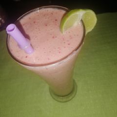 A picture of Lemongrass,mango smoothie.