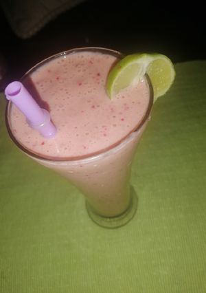 A picture of Lemongrass,mango smoothie.