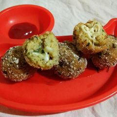 A picture of Rice noodles balls.