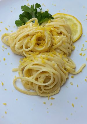 Una foto de Tallarines con Crema de Limón 🍋 - Linguine al Limone