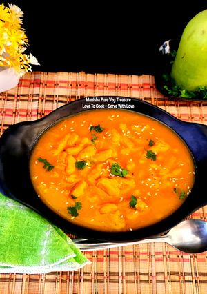 A picture of Spicy Juicy Steamed Bottle Gourd Muthiya - Gujarati Style Dumplings - Quick One Pot Meal.