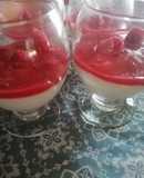 Crema de chocolate blanco con puré de frambuesas en MCC o a mano