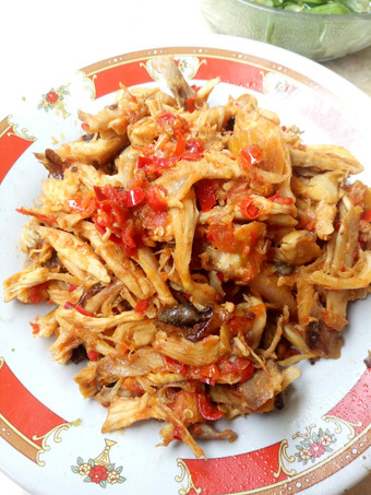 Langkah Mudah untuk Membuat Ayam Suwir bumbu merah pedas manis yang Lezat