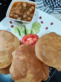 मैदा की पूरी (Maida Ki Poori in Hindi) रेसिपी मुख्य फोटो