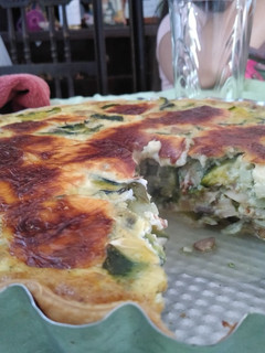 Una foto de Tarta de zapallitos y champiñones