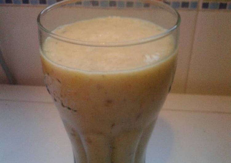 Smoothie de fresquilla, plátano y dátiles